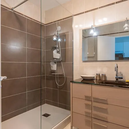 Apartment T2 Avec Balcon Et Parking Prive - Proche Centre Et D'arcachon - Fr-1-319-514 *